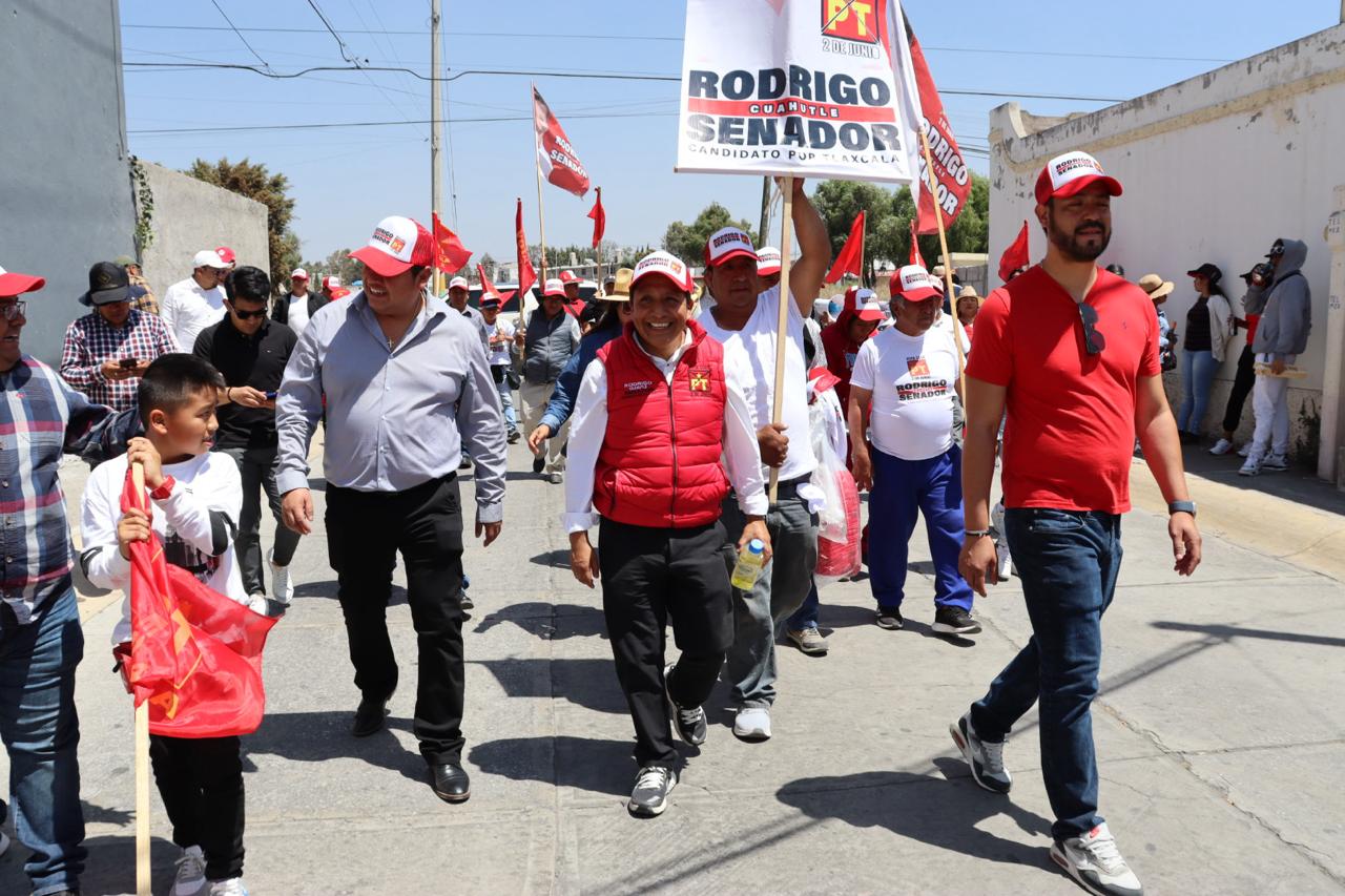 Las personas de la tercera edad deben seguir recibiendo su apoyo, afirmó Rodrigo Cuahutle